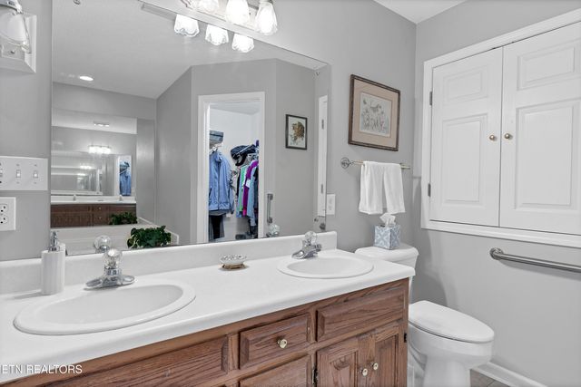 605 Brookhollow Tr, Maryville, TN 37804