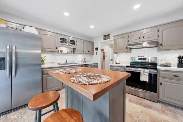 605 Brookhollow Tr, Maryville, TN 37804