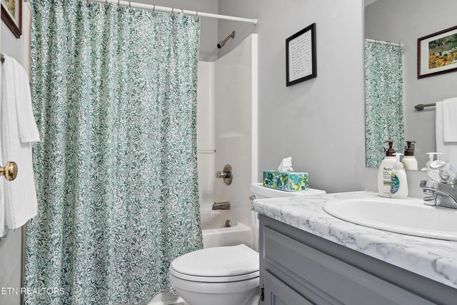 605 Brookhollow Tr, Maryville, TN 37804