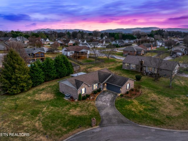 605 Brookhollow Tr, Maryville, TN 37804