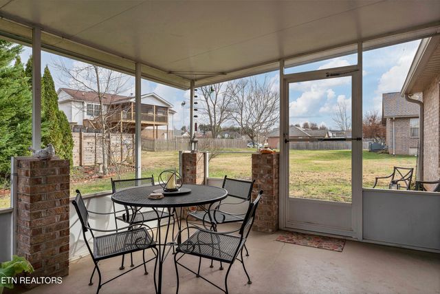 605 Brookhollow Tr, Maryville, TN 37804