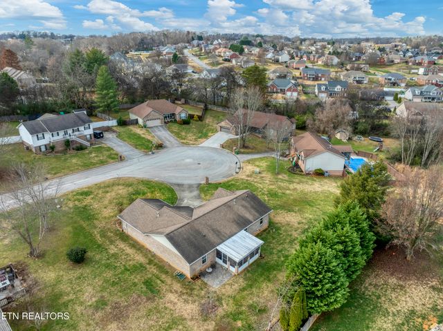 605 Brookhollow Tr, Maryville, TN 37804