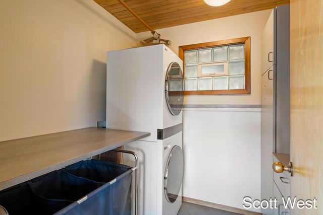 2870 Grand River Drive NE, Grand Rapids, MI 49525