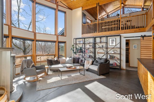 2870 Grand River Drive NE, Grand Rapids, MI 49525