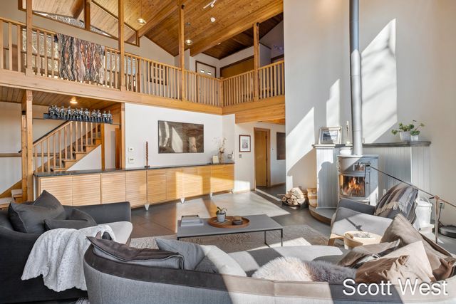 2870 Grand River Drive NE, Grand Rapids, MI 49525