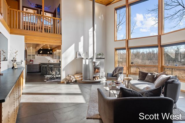 2870 Grand River Drive NE, Grand Rapids, MI 49525