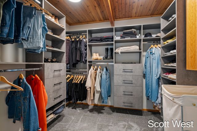 2870 Grand River Drive NE, Grand Rapids, MI 49525