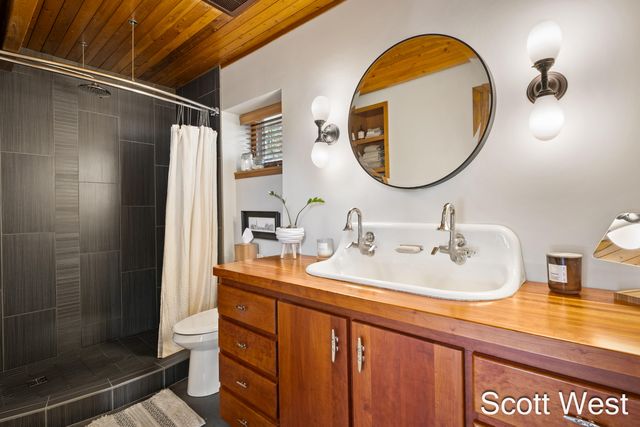 2870 Grand River Drive NE, Grand Rapids, MI 49525