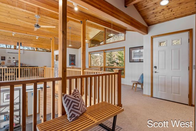 2870 Grand River Drive NE, Grand Rapids, MI 49525