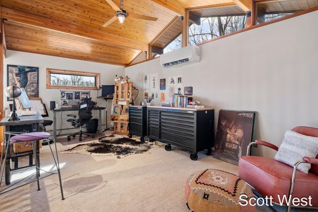 2870 Grand River Drive NE, Grand Rapids, MI 49525