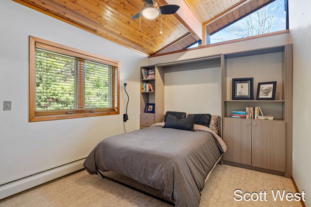 2870 Grand River Drive NE, Grand Rapids, MI 49525