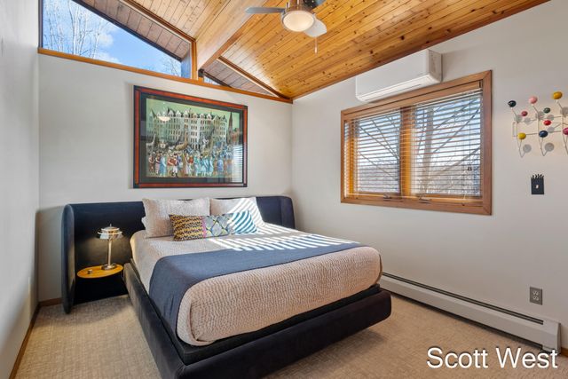 2870 Grand River Drive NE, Grand Rapids, MI 49525