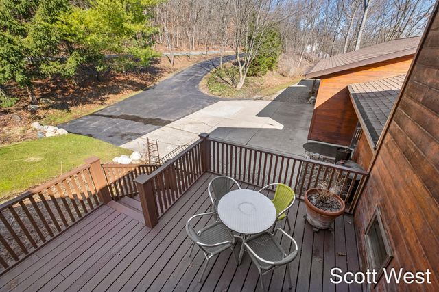 2870 Grand River Drive NE, Grand Rapids, MI 49525