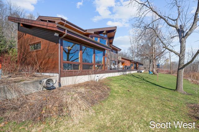 2870 Grand River Drive NE, Grand Rapids, MI 49525