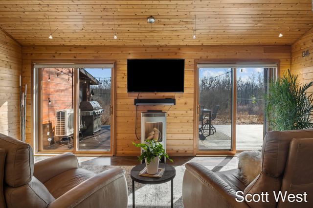 2870 Grand River Drive NE, Grand Rapids, MI 49525