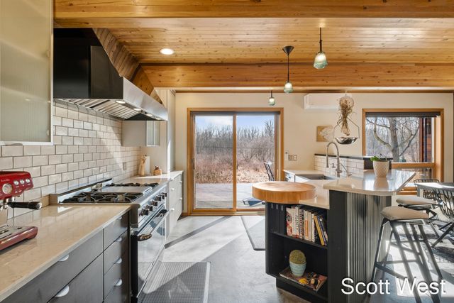 2870 Grand River Drive NE, Grand Rapids, MI 49525