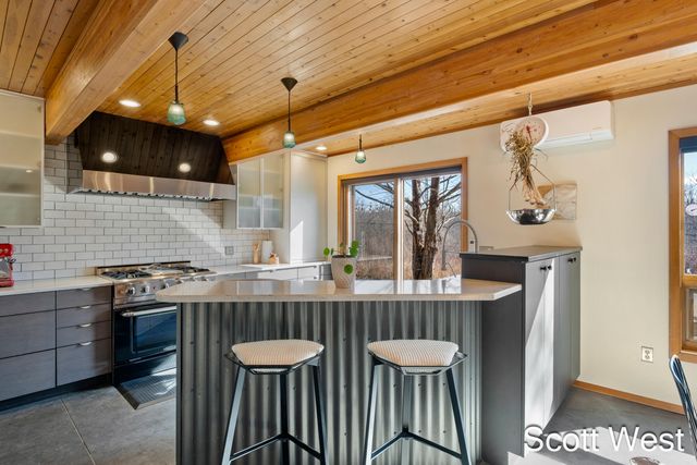 2870 Grand River Drive NE, Grand Rapids, MI 49525