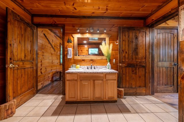 2184 Spence Mountain Loop, Sevierville, TN 37876