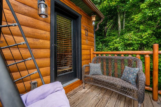 2184 Spence Mountain Loop, Sevierville, TN 37876