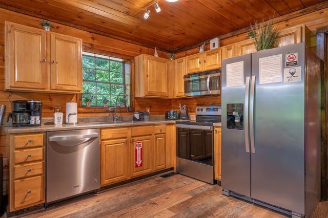 2184 Spence Mountain Loop, Sevierville, TN 37876