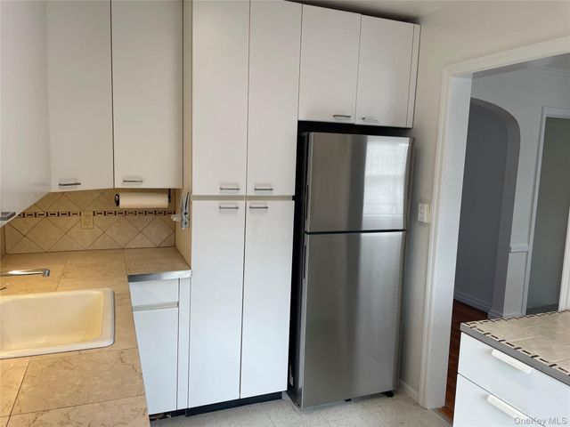 8 Cameron Lane, Valley Stream, NY 11581