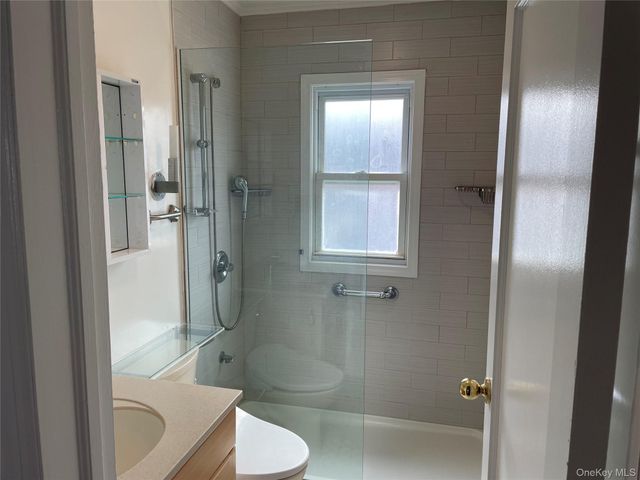 8 Cameron Lane, Valley Stream, NY 11581