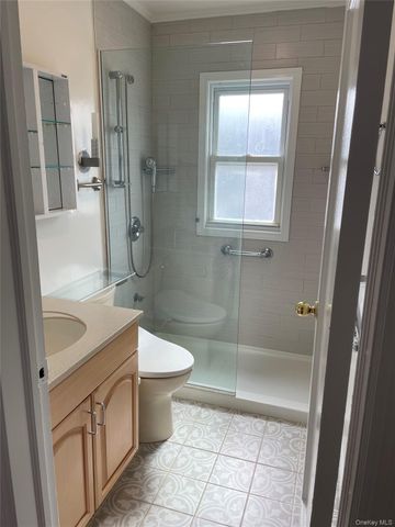 8 Cameron Lane, Valley Stream, NY 11581