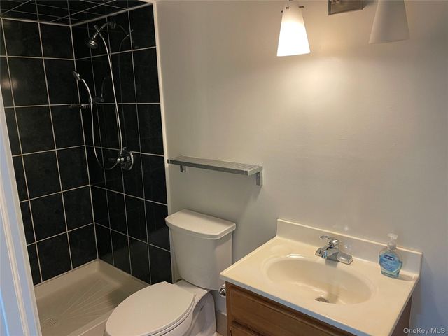 8 Cameron Lane, Valley Stream, NY 11581