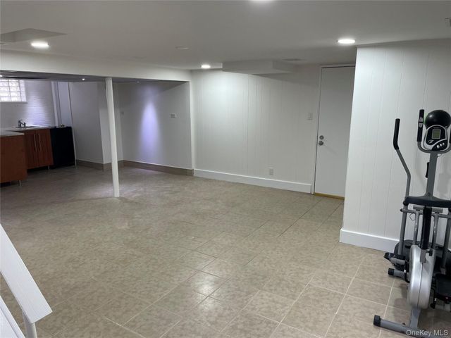 8 Cameron Lane, Valley Stream, NY 11581