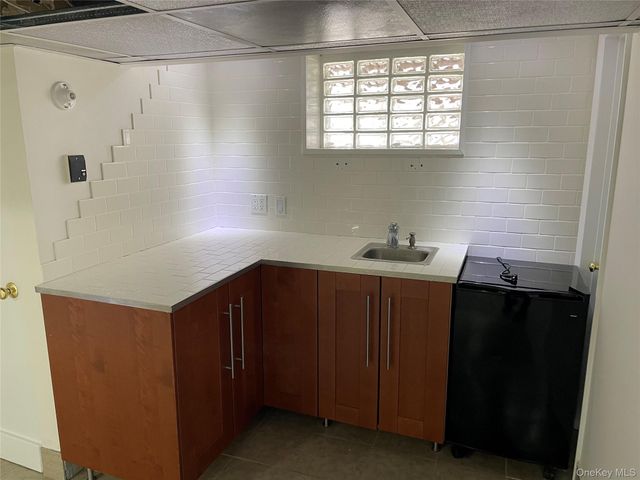 8 Cameron Lane, Valley Stream, NY 11581