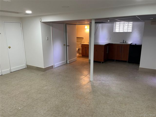 8 Cameron Lane, Valley Stream, NY 11581