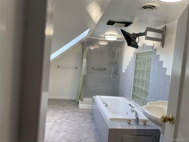 8 Cameron Lane, Valley Stream, NY 11581