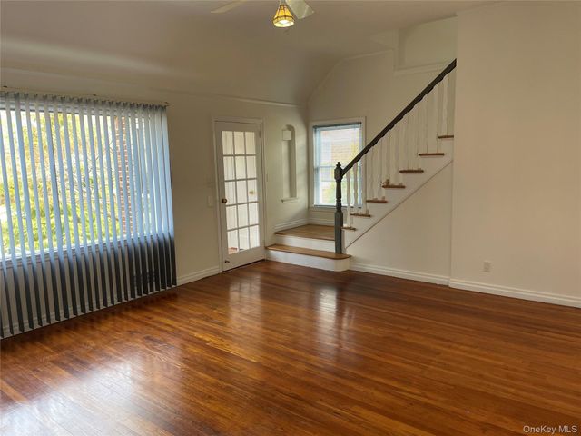 8 Cameron Lane, Valley Stream, NY 11581