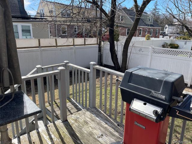 8 Cameron Lane, Valley Stream, NY 11581