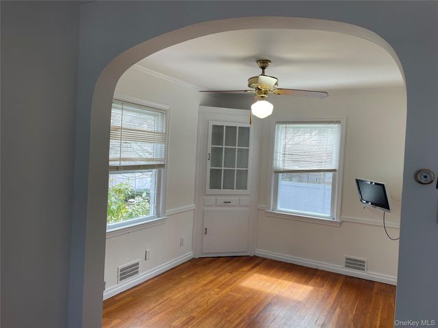 8 Cameron Lane, Valley Stream, NY 11581