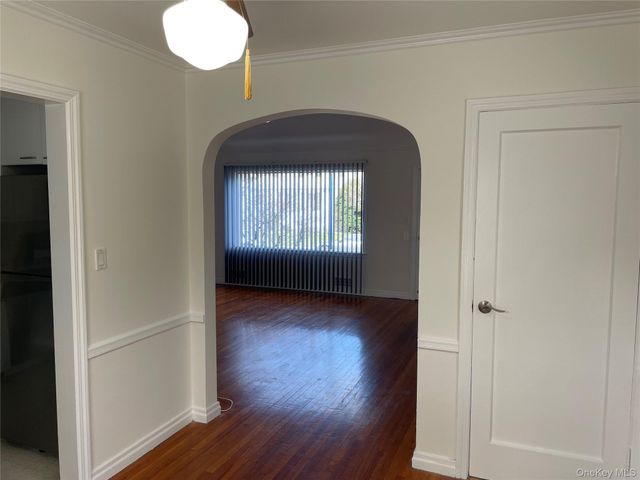 8 Cameron Lane, Valley Stream, NY 11581