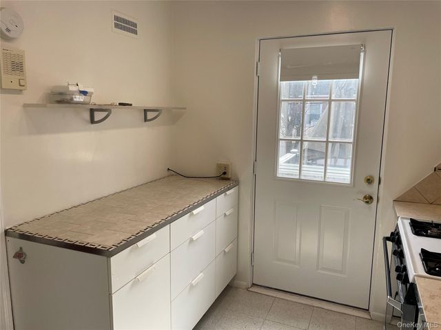 8 Cameron Lane, Valley Stream, NY 11581