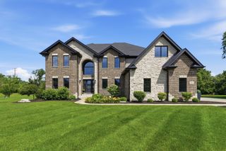 7812 Northwoods Drive, Frankfort, IL 60423