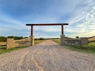 981 Meadow Park Road 24, Guthrie, OK 73044