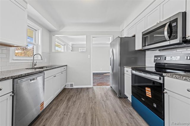 9916 Rosedale Boulevard, Allen Park, MI 48101