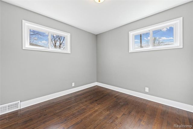 9916 Rosedale Boulevard, Allen Park, MI 48101