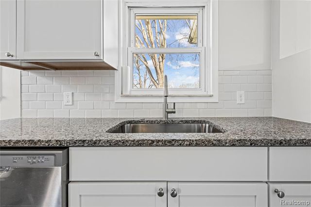 9916 Rosedale Boulevard, Allen Park, MI 48101