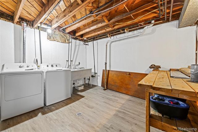 9916 Rosedale Boulevard, Allen Park, MI 48101