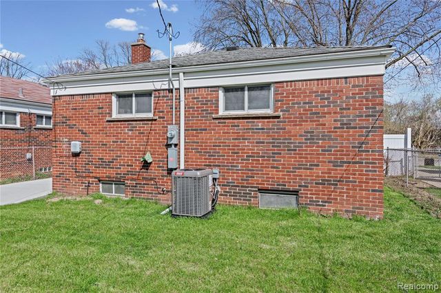 9916 Rosedale Boulevard, Allen Park, MI 48101