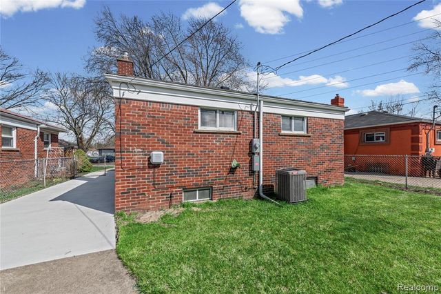 9916 Rosedale Boulevard, Allen Park, MI 48101