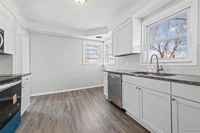 9916 Rosedale Boulevard, Allen Park, MI 48101