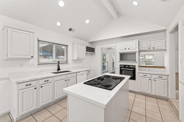 15411 Lago Villa Drive, Tomball, TX 77377