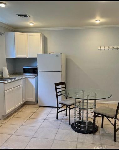 5149 Hesperia, Los Angeles, CA 91316