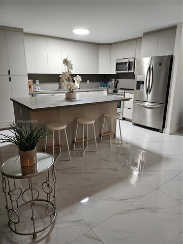 6423 E Collins Avenue 206, Miami Beach, FL 33141