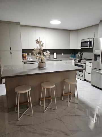 6423 E Collins Avenue 206, Miami Beach, FL 33141